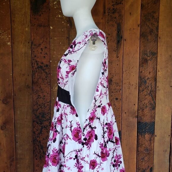 Hearts and RosesVintage Reproduction Floral Dress - Picture 8 of 11